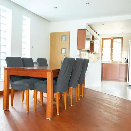 Apartment Ancoba House Lomna